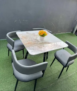 Standard Square Dinning Table