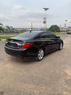 Hyundai Sonata Limited 2.0T Sedan (2.0L 4cyl 6A) 2011 Black