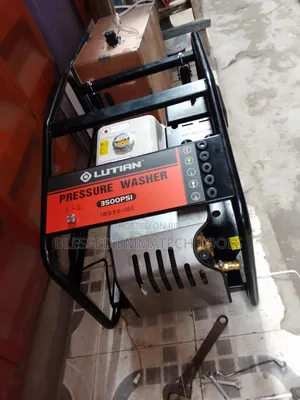 Lithium Pressure Washer