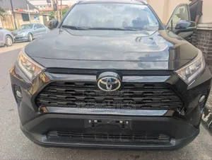 Toyota RAV4 XLE 2021 Black