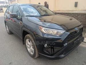 Toyota RAV4 XLE 2021 Black