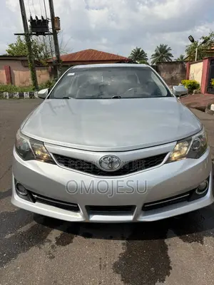 Toyota Camry SE V6 4dr Sedan (3.5L 6cyl 6A) 2012 Silver