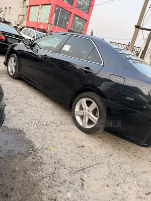 Toyota Camry SE 4dr Sedan (2.5L 4cyl 6A) 2013 Blue