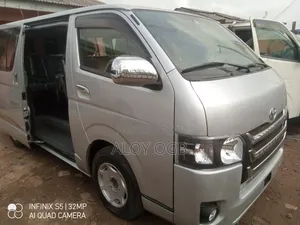 Toyota HiAce 2010 White