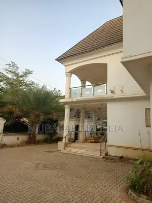 4bdrm Duplex in Gwarinpa for sale
