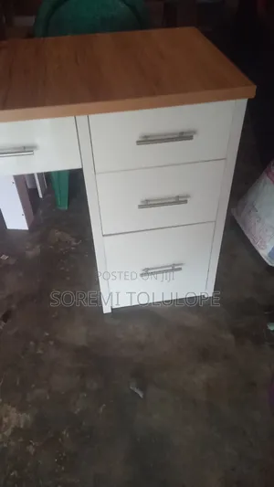 Very Solid Glossy Office Table