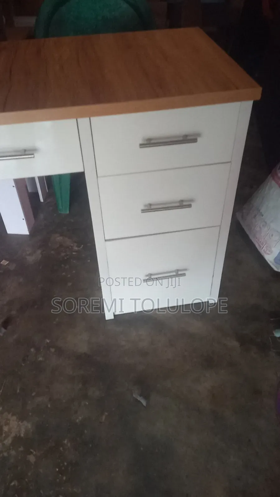 Very Solid Glossy Office Table