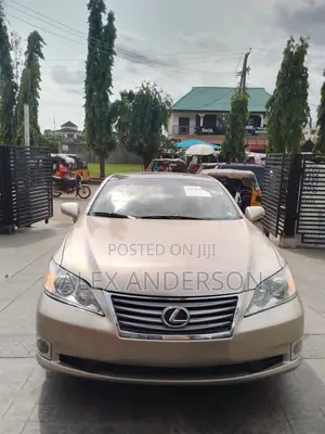 Lexus ES 350 2011 Gold