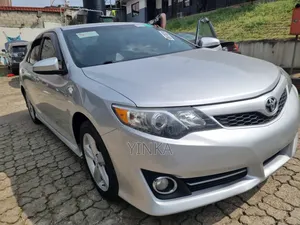 Toyota Camry SE 4dr Sedan (2.5L 4cyl 6A) 2012 Silver
