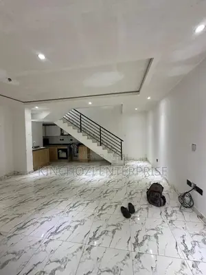 2bdrm Townhouse / Terrace in Lekki Phase 1 for rent