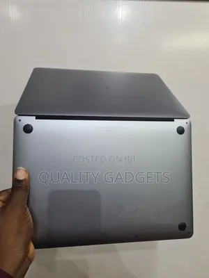 Laptop Apple MacBook Pro 2022 M2 8GB Apple M2 SSD 256GB