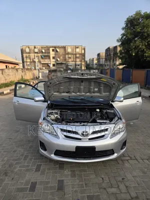 Toyota Corolla LE 4dr Sedan (1.8L 4cyl 4A) 2011 Silver