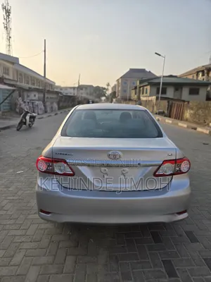Toyota Corolla LE 4dr Sedan (1.8L 4cyl 4A) 2011 Silver