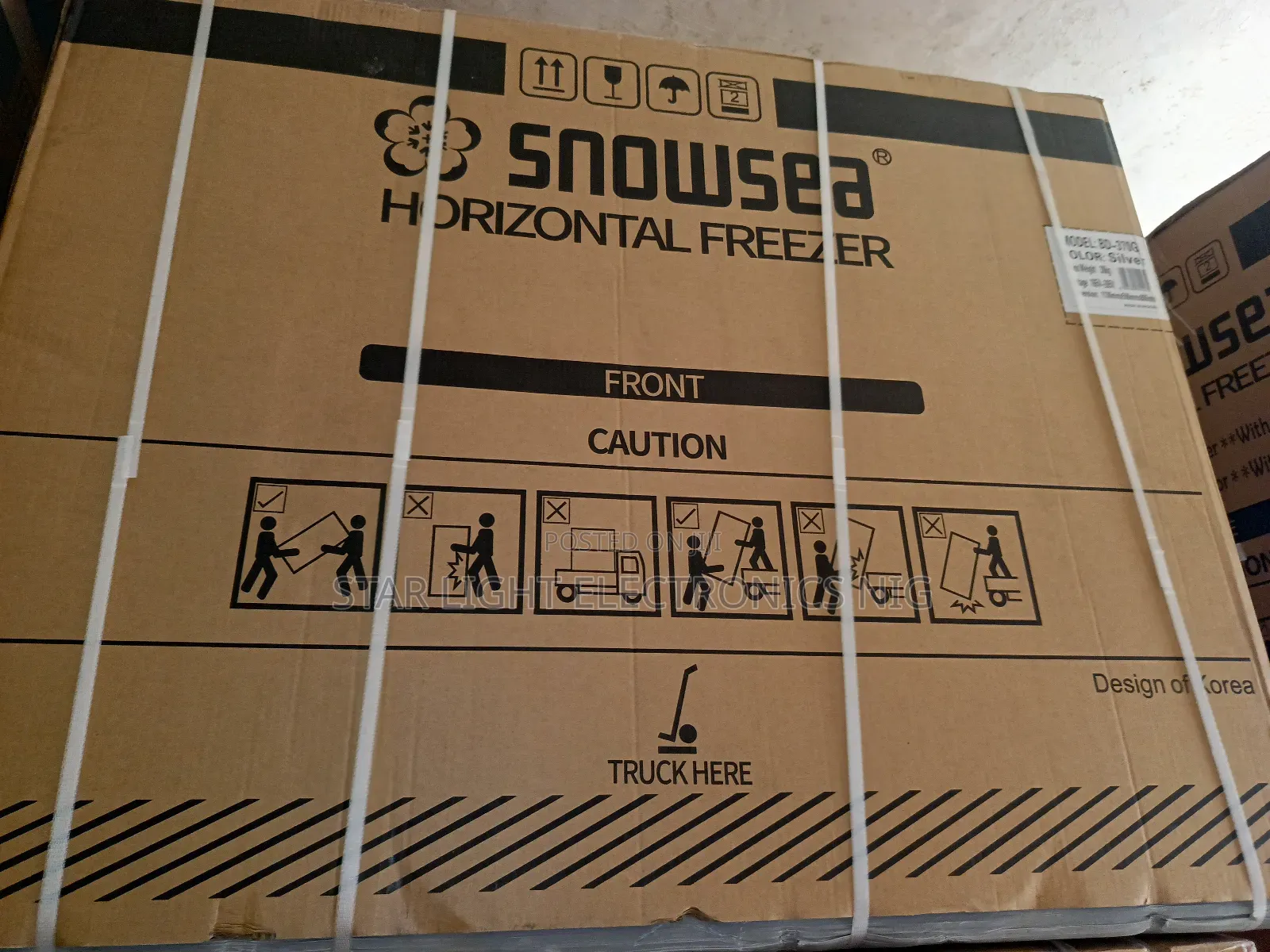 Chest Freezer Model 370 Liters