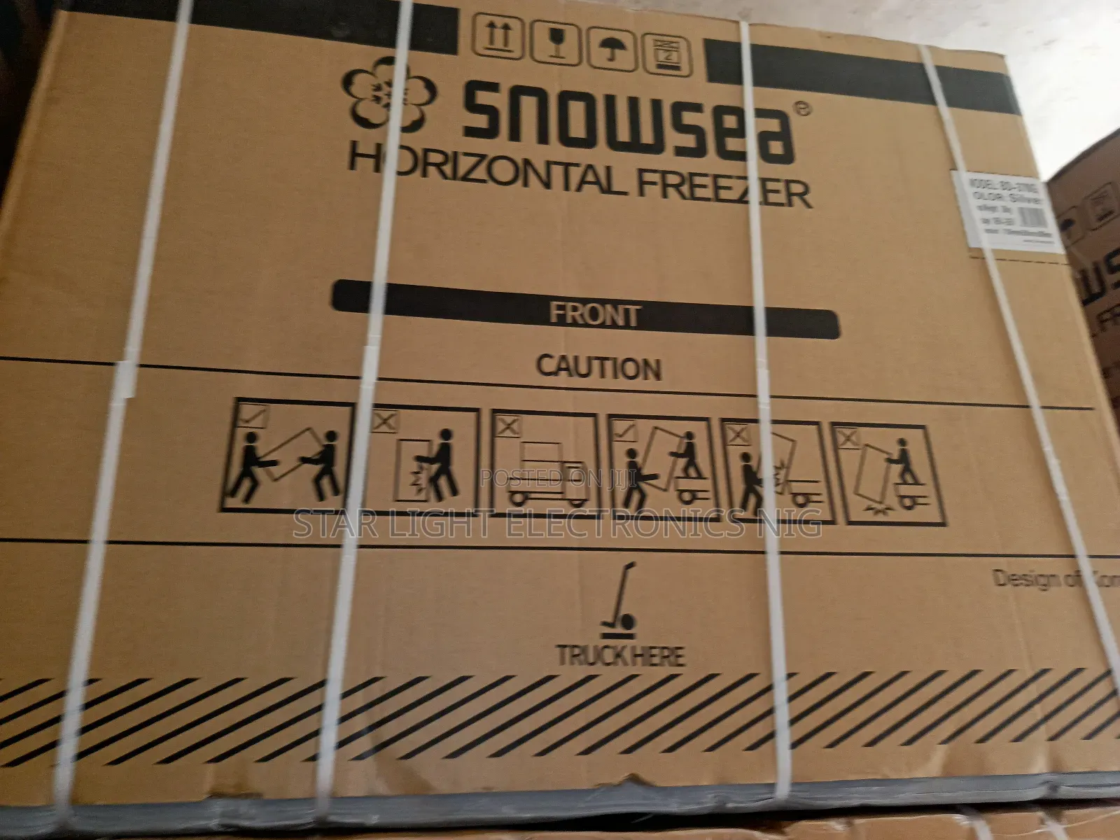 Chest Freezer Model 370 Liters