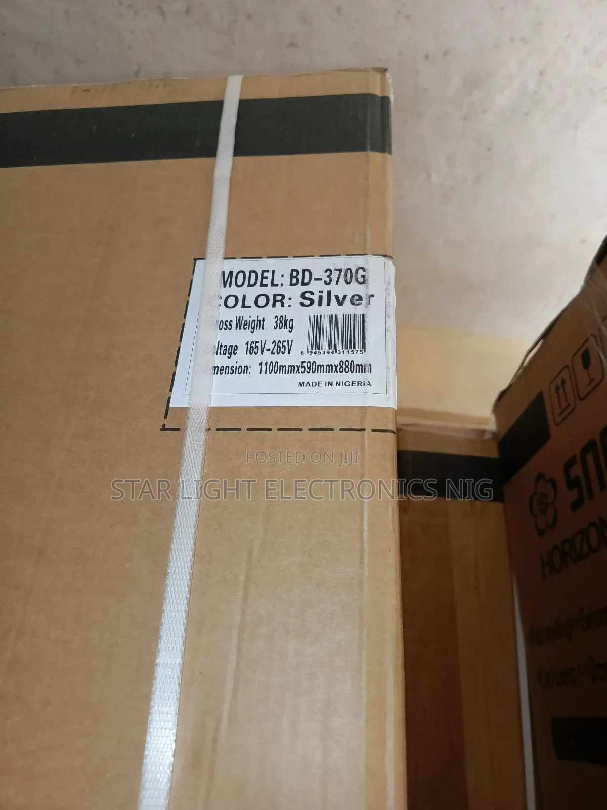 Chest Freezer Model 370 Liters