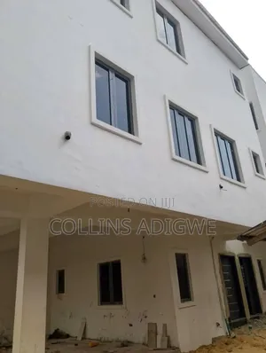 3bdrm Maisonette in Mobile Road Ikota for sale
