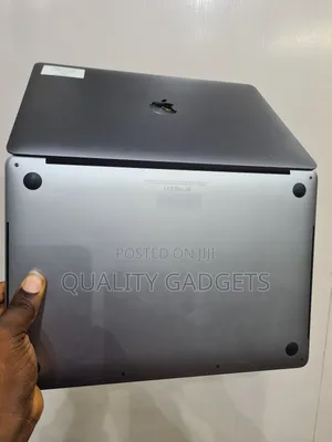 New Laptop Apple MacBook Pro 2018 16GB Intel Core I7 SSD 1T