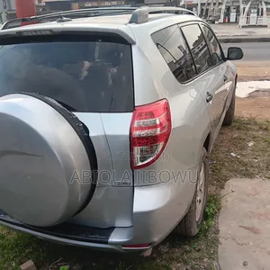 Toyota RAV4 2.5 2011 Silver