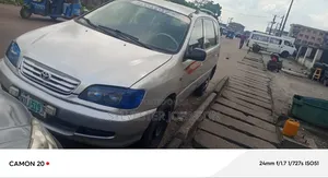 Toyota Picnic 2.0 FWD 2002 Silver