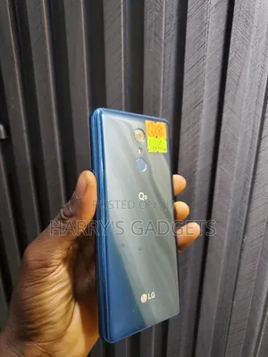 LG Q8 64 GB Blue