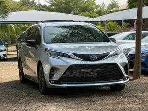 Toyota Sienna Limited AWD 7-Passenger 2023 Silver