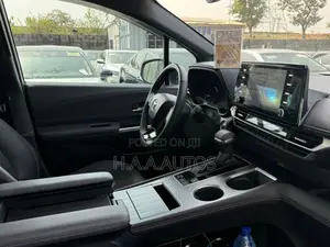 Toyota Sienna Limited AWD 7-Passenger 2023 Silver