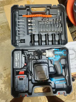 118v Makita Cordless Impact Wrench Kit, (Driving Screws And Bolts.)