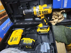 Dewalt Dcd796p2 18v Xr Brushless Hammer Drill Kit.