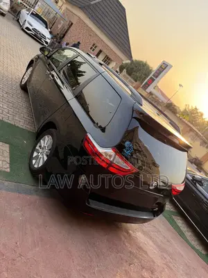 Toyota Sienna XLE Premium 8-Passenger 4dr Minivan (3.5L 6cyl 6A) 2015