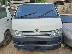 Toyota HiAce 2005 White