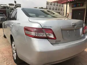 Toyota Camry LE 4dr Sedan (2.5L 4cyl 6A) 2011 Silver