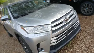 Toyota Highlander LE 2019 Gray