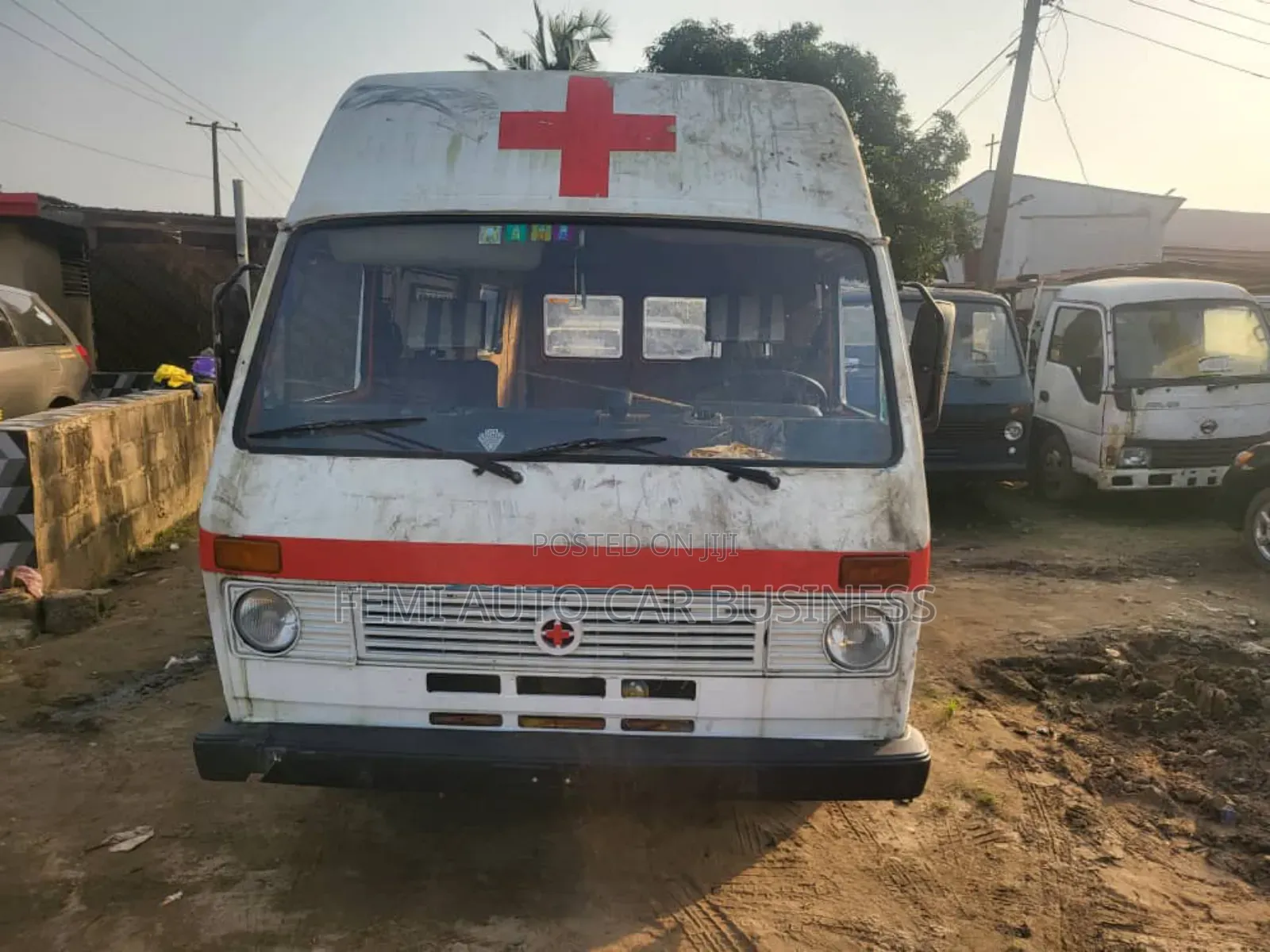 Bus 2002 White