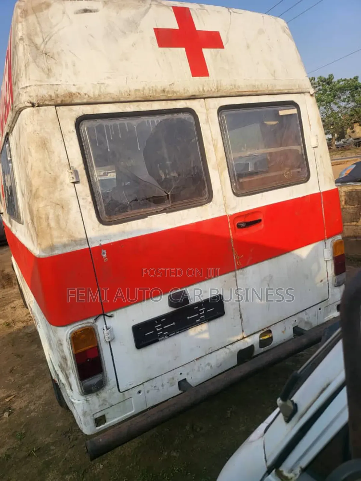 Bus 2002 White