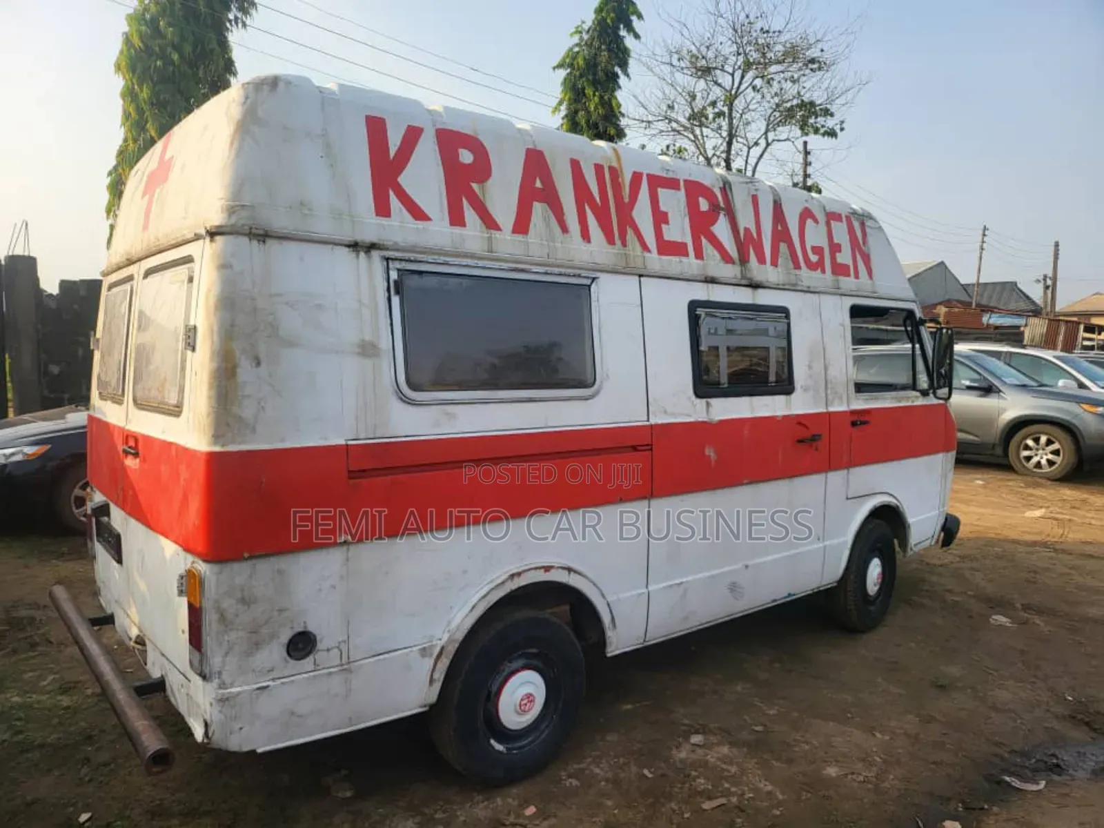Bus 2002 White