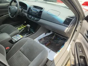 Toyota Camry LE 4dr Sedan (2.4L 4cyl 5A) 2006 Silver