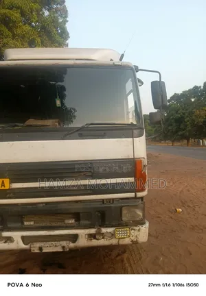 Daf Truck Six Tire
