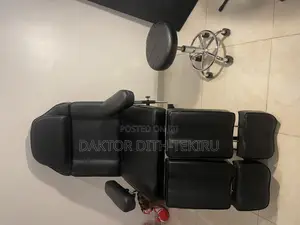 Tattoo / Massage Chair With Side Stool