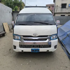 Toyota HiAce 2014 White