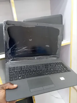 Laptop HP 250 G7 4GB AMD SSD 128GB