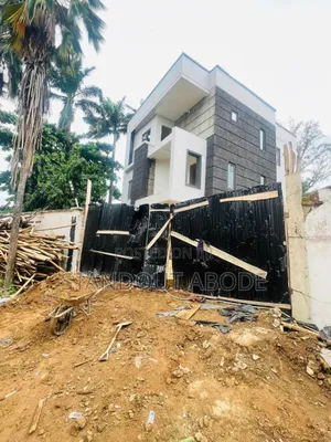 5bdrm Duplex in In An Estate, Omole Phase 2 for sale