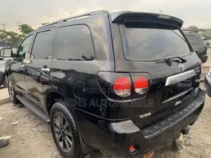 Toyota Sequoia Platinum 4dr SUV 4WD (5.7L 8cyl 6A) 2015 Black