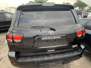 Toyota Sequoia Platinum 4dr SUV 4WD (5.7L 8cyl 6A) 2016 Black