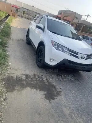 Toyota RAV4 LE 4dr SUV AWD (2.5L 4cyl 6A) 2015 White