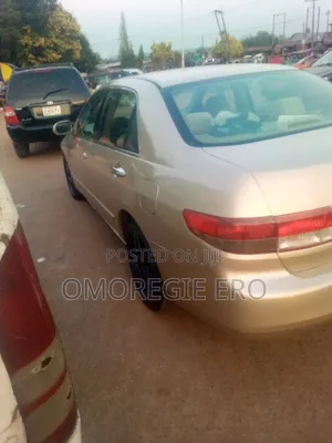 Honda Accord 2.0 Comfort 2005 Gold