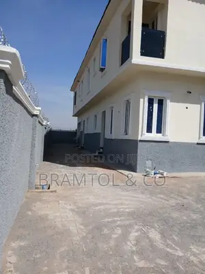 2bdrm Duplex in Apo District for rent
