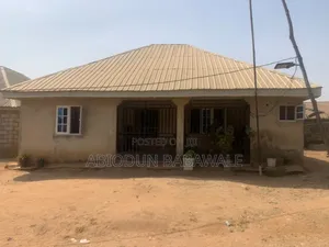 3bdrm Bungalow in Kurudu By Blocking for sale