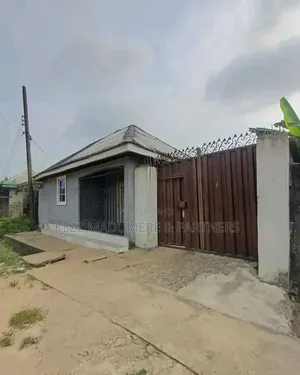5bdrm Block of Flats in Rumuekini,  Port for sale