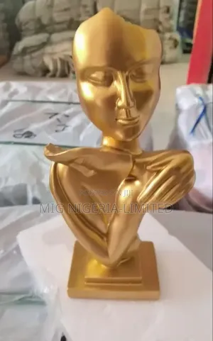 Ornament Centre Piece Human Art Figurine Statue Sculpture Decor